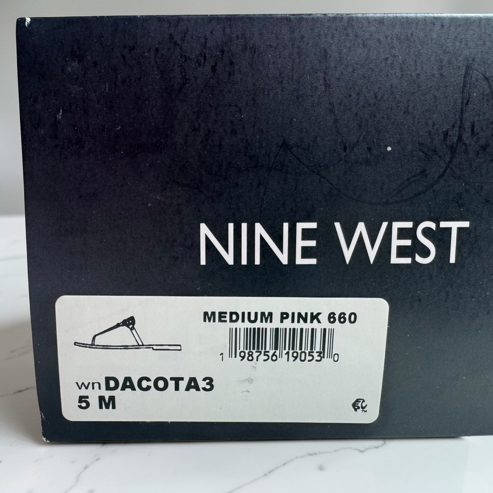 Nine West Hot Pink Jelly Thong Sandals Women’s Size 5 NEW Flip Flops Barbiecore - Picture 8 of 10